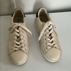Coach women. Cream shoe